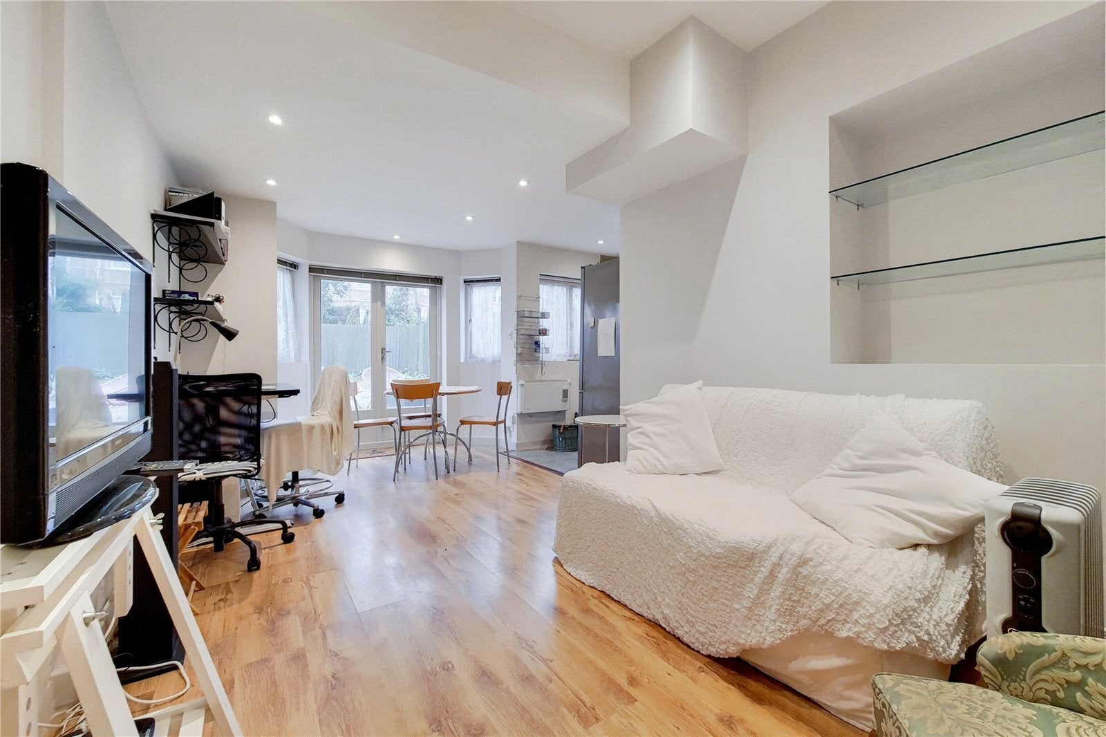Flat Fellows Road in Greater London
