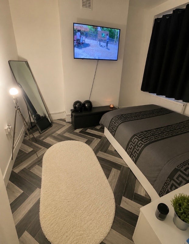 Room Fourth Avenue in City of Westminster