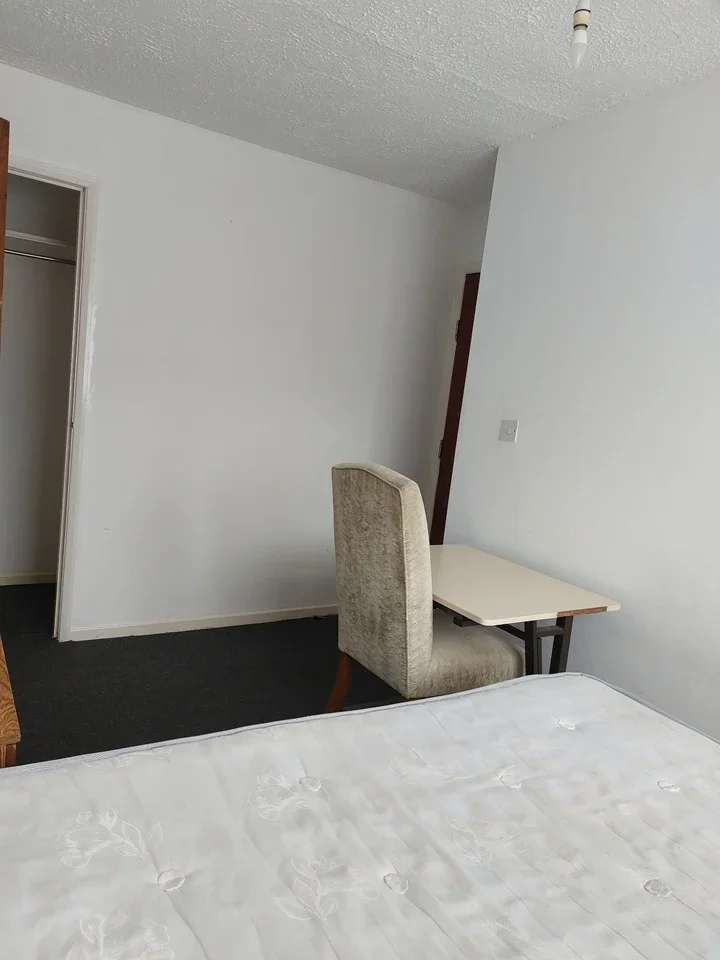Room Goodman Park in Slough