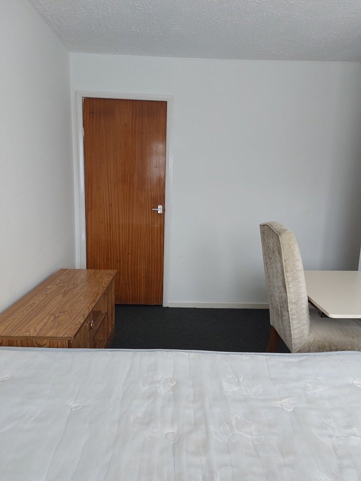 Room Goodman Park in Slough