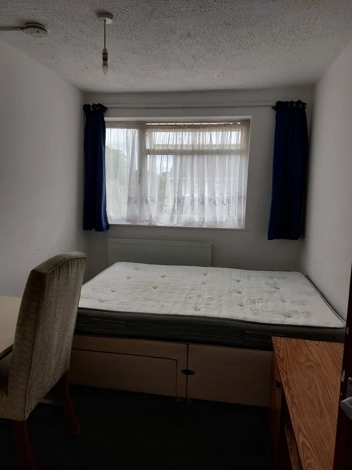 Room Goodman Park in Slough