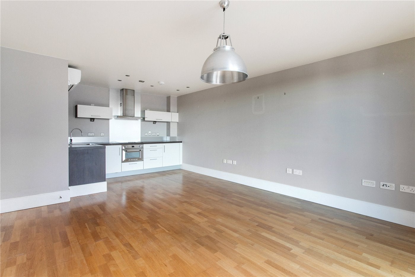 Flat Gillespie Road in Greater London