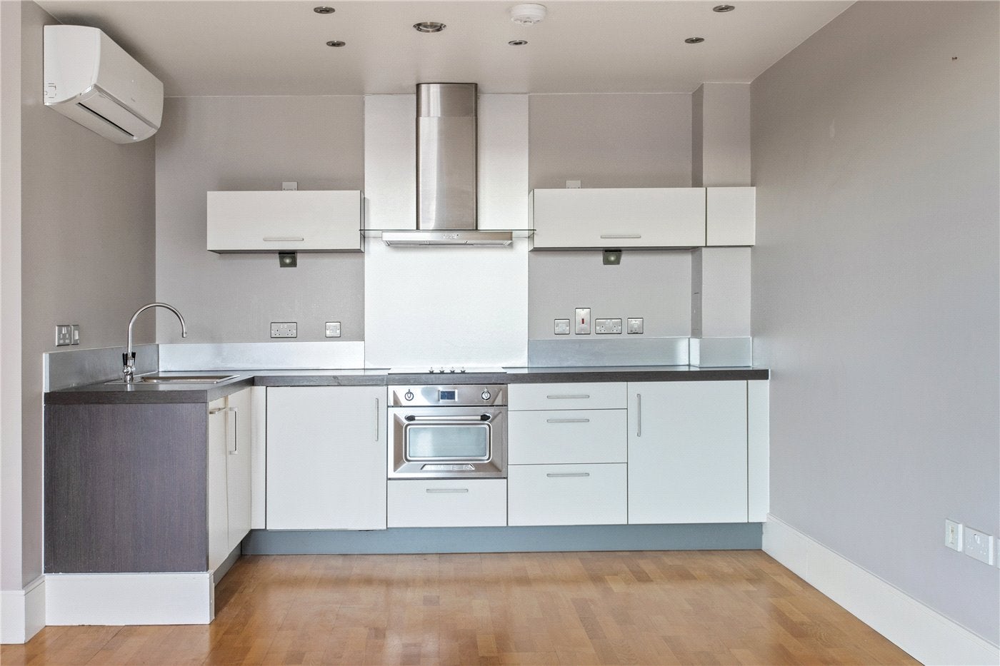 Flat Gillespie Road in Greater London