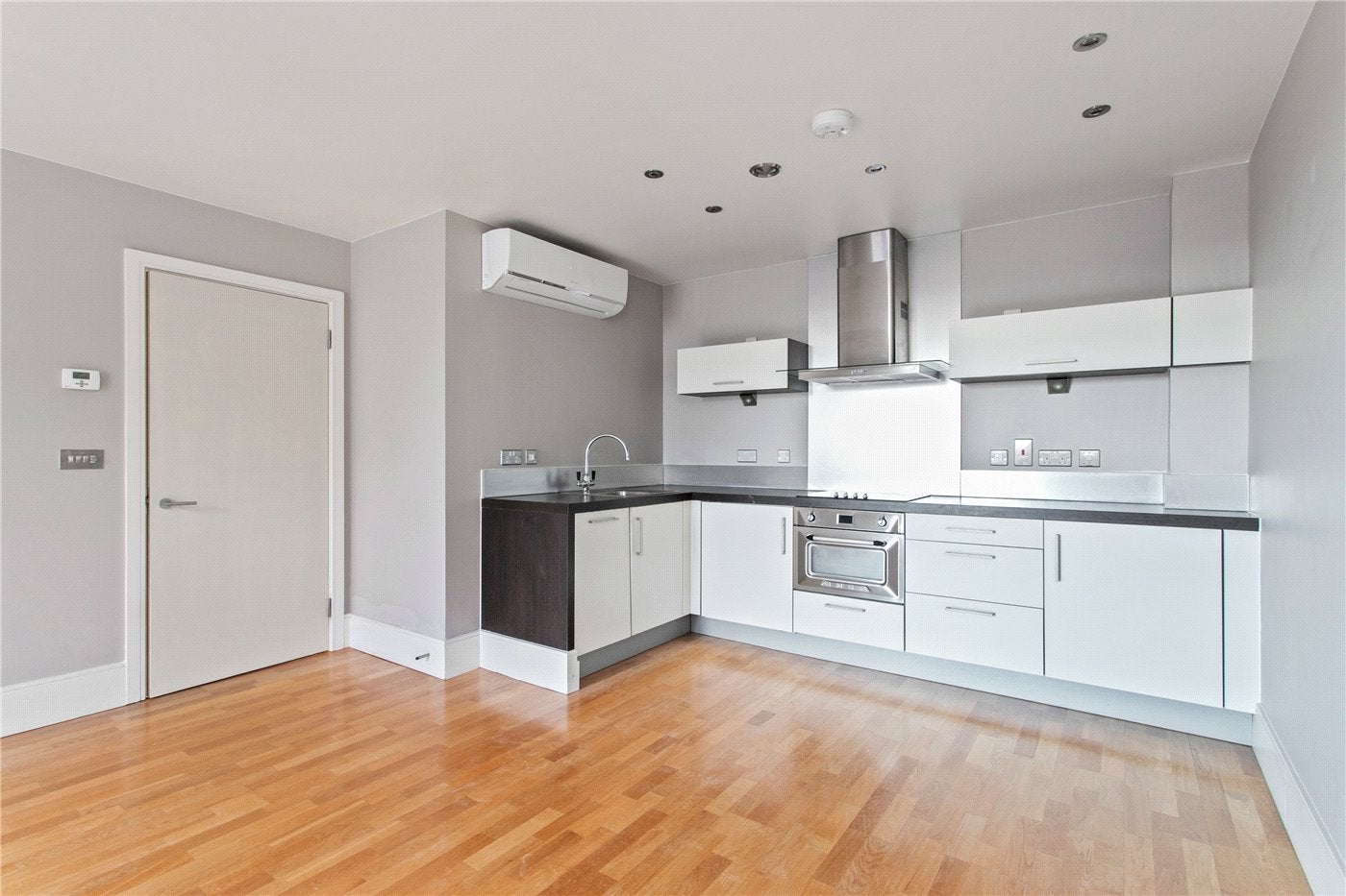 Flat Gillespie Road in Greater London