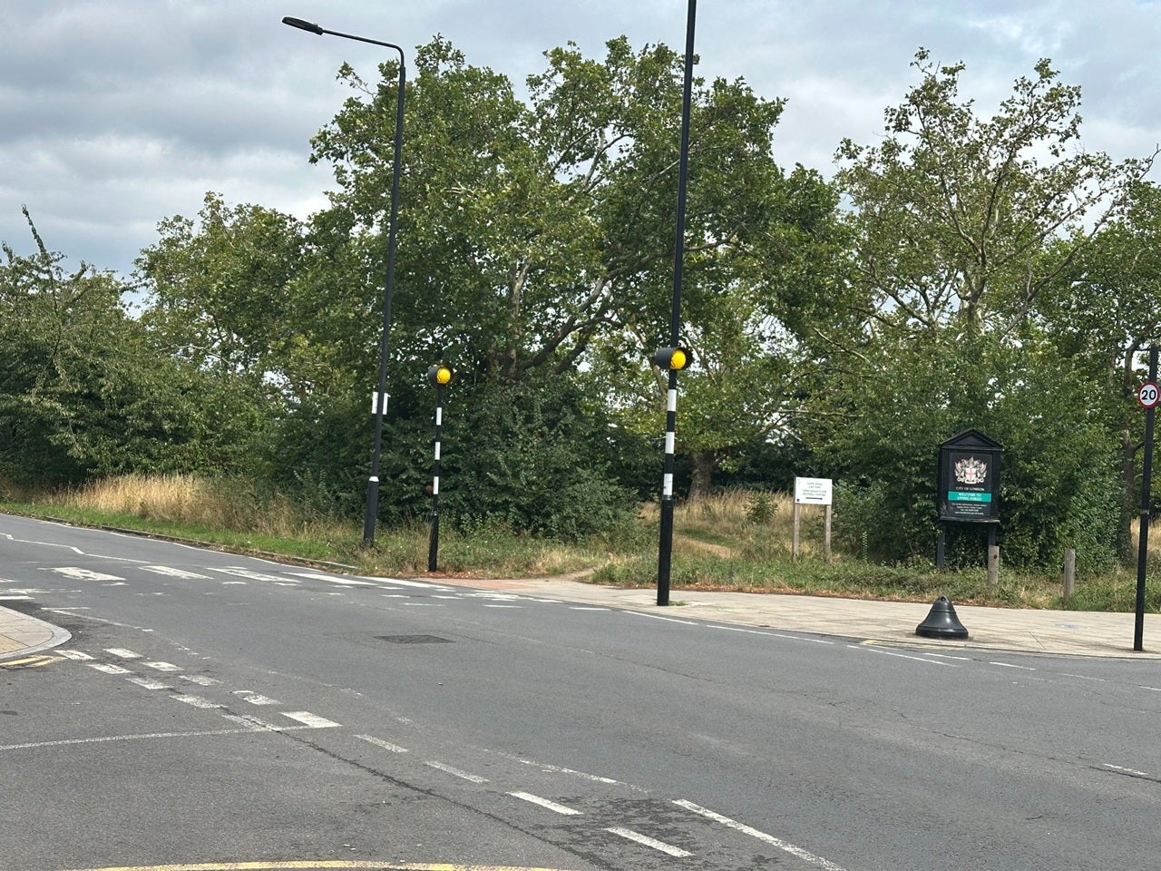 Flat Woodford Road in Greater London