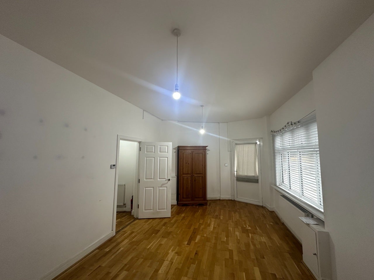 Flat Woodford Road in Greater London