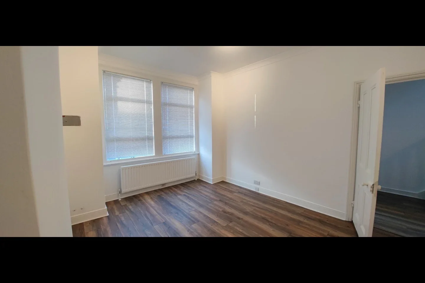 Flat Willow Vale in Greater London