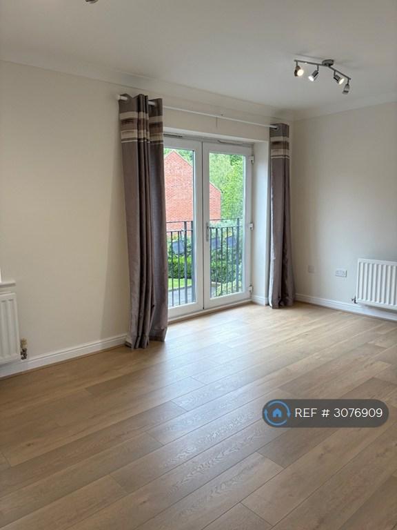 Flat Riverbrook Road in Trafford