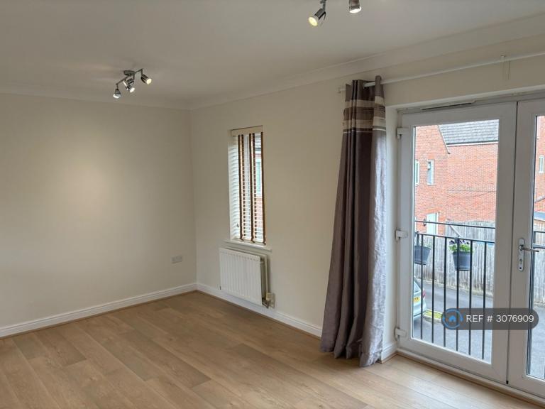 Flat Riverbrook Road in Trafford