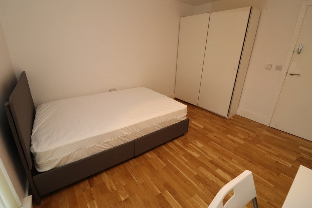 Room Globe Road in Greater London