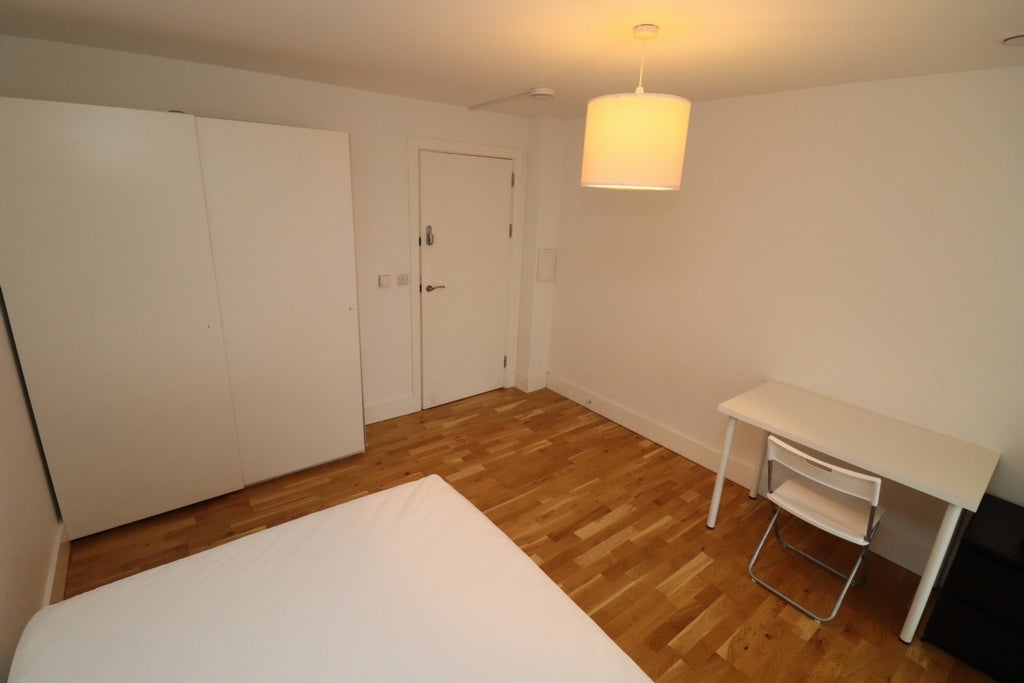 Room Globe Road in Greater London