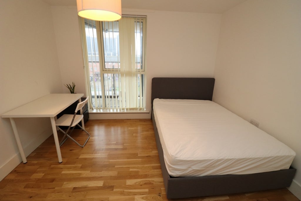 Room Globe Road in Greater London