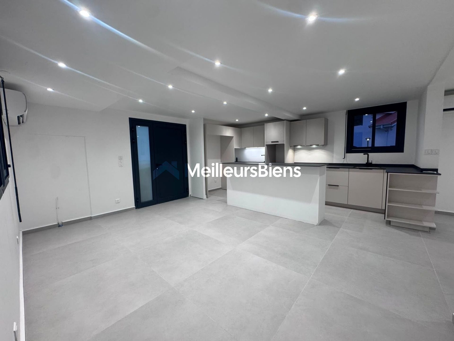 Appartement Rue Paul Valentino à Le Gosier