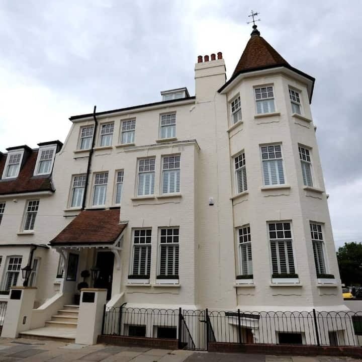 Flat Alexandra Road in Southend-on-Sea