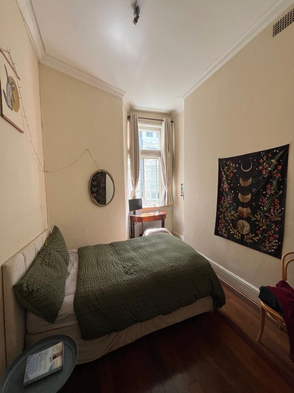 Flat Egerton Gardens in Greater London