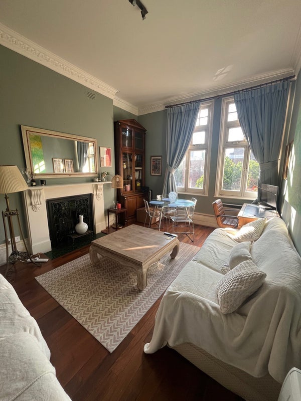 Flat Egerton Gardens in Greater London