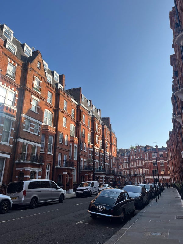 Flat Egerton Gardens in Greater London