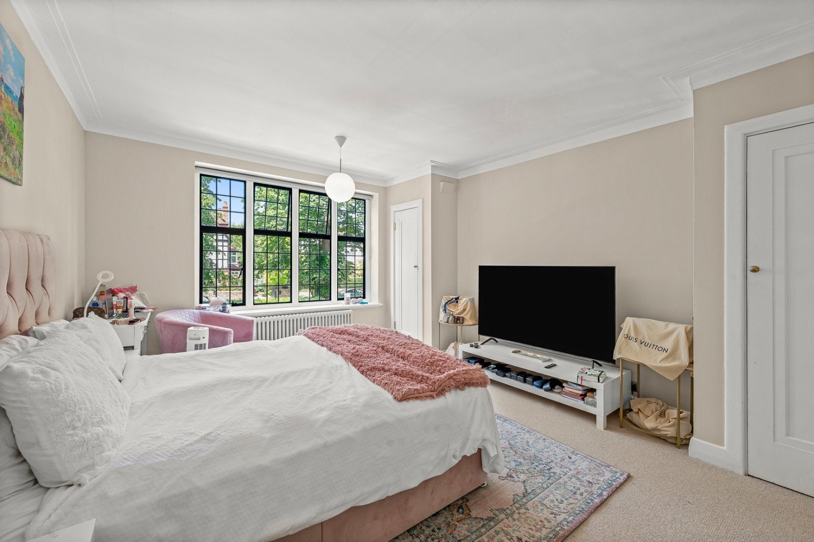 Flat Highlands Heath in Greater London