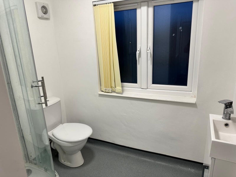 Room Southmead Road in Bristol