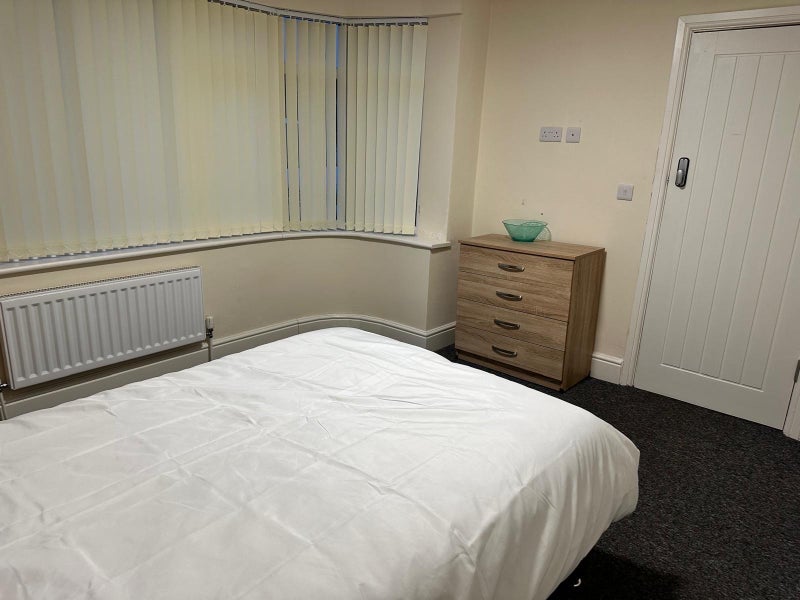 Room Southmead Road in Bristol