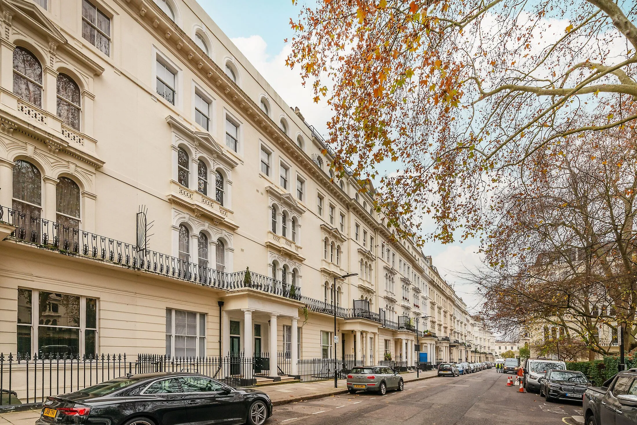 Flat Prince's Square in City of Westminster