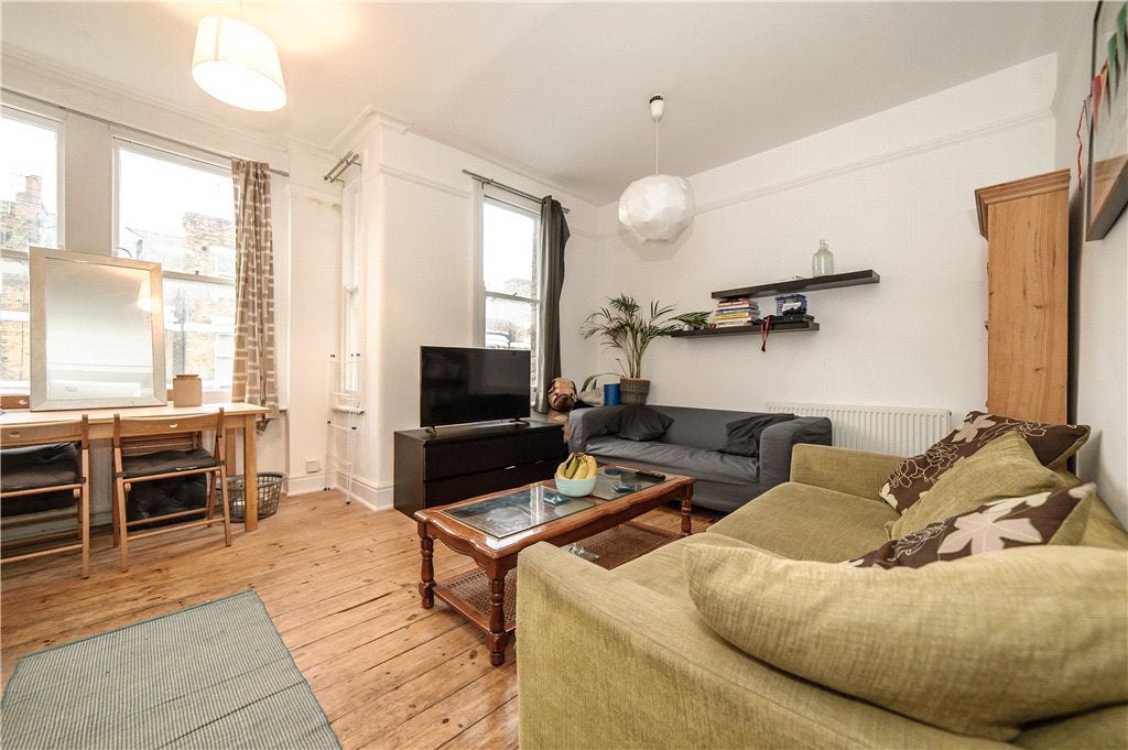 Flat Arlingford Road in Greater London