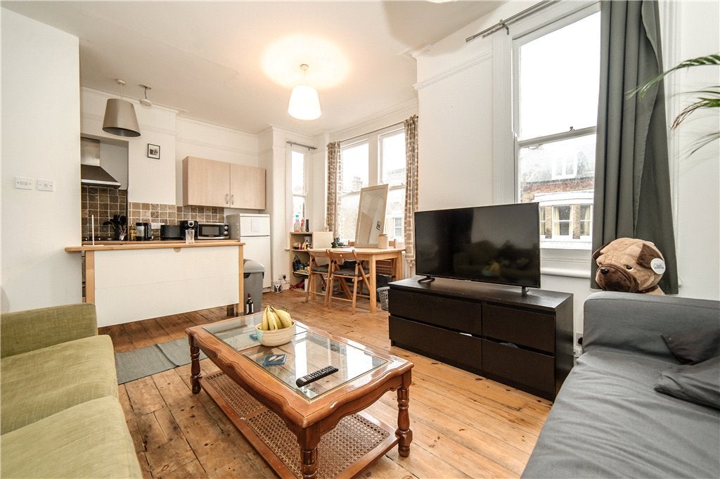 Flat Arlingford Road in Greater London