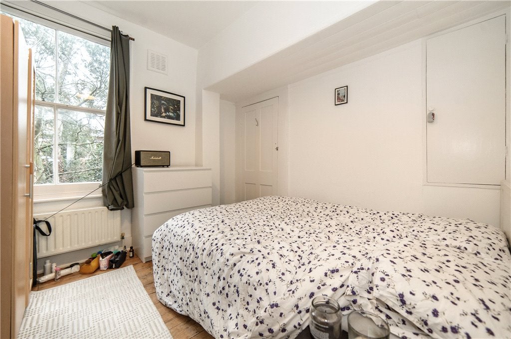 Flat Arlingford Road in Greater London
