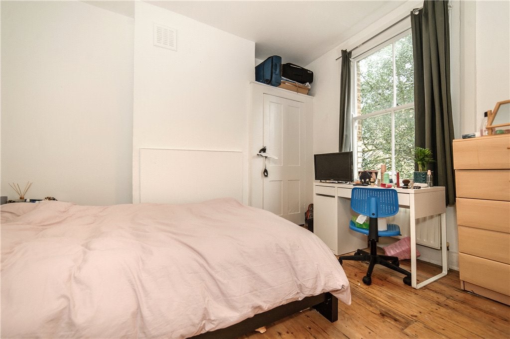 Flat Arlingford Road in Greater London