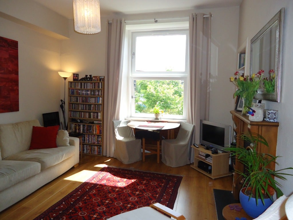 Flat Caledonian Crescent in City of Edinburgh