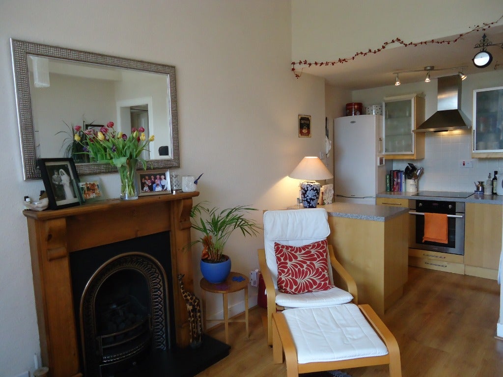 Flat Caledonian Crescent in City of Edinburgh