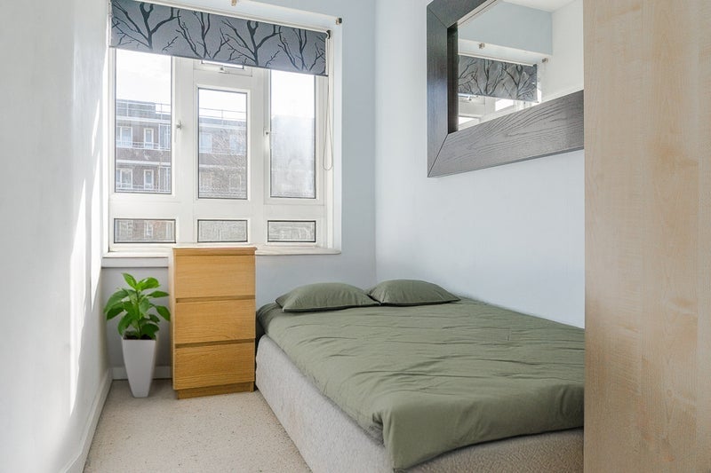 Room Wiltshire Close in Greater London