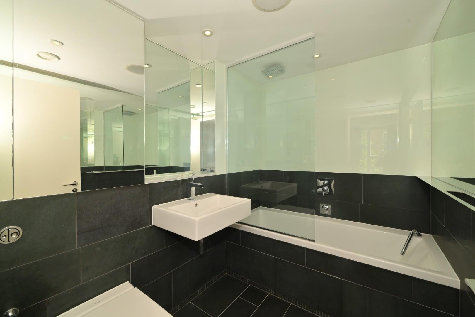 Flat Gatliff Road in London