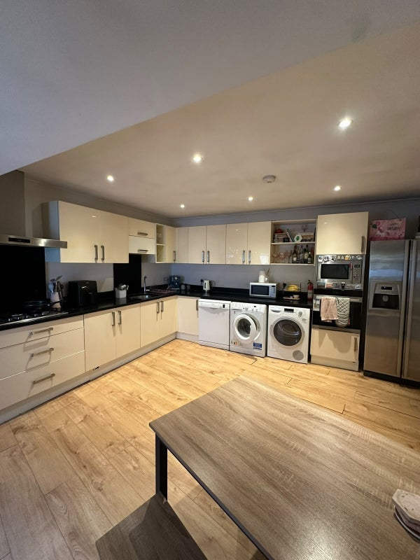 Room Uxbridge Road in Greater London