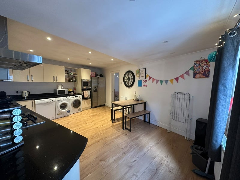 Room Uxbridge Road in Greater London