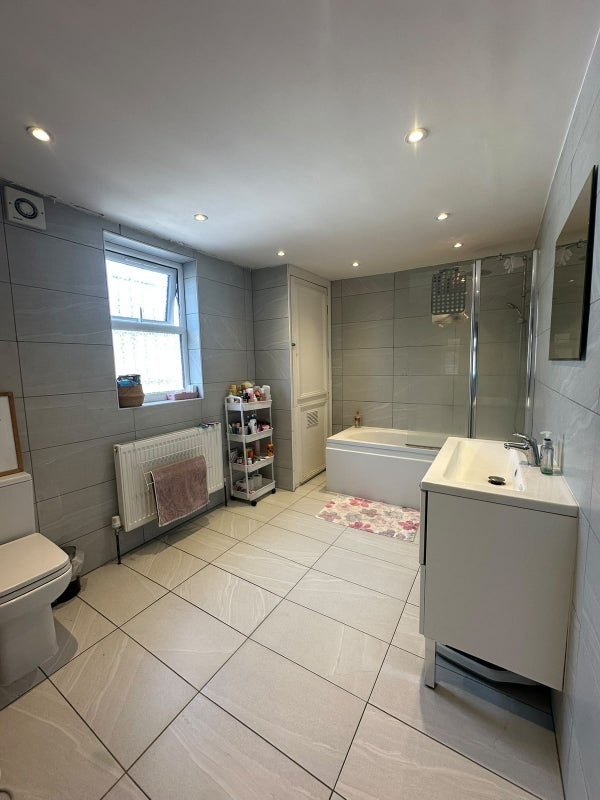 Room Uxbridge Road in Greater London
