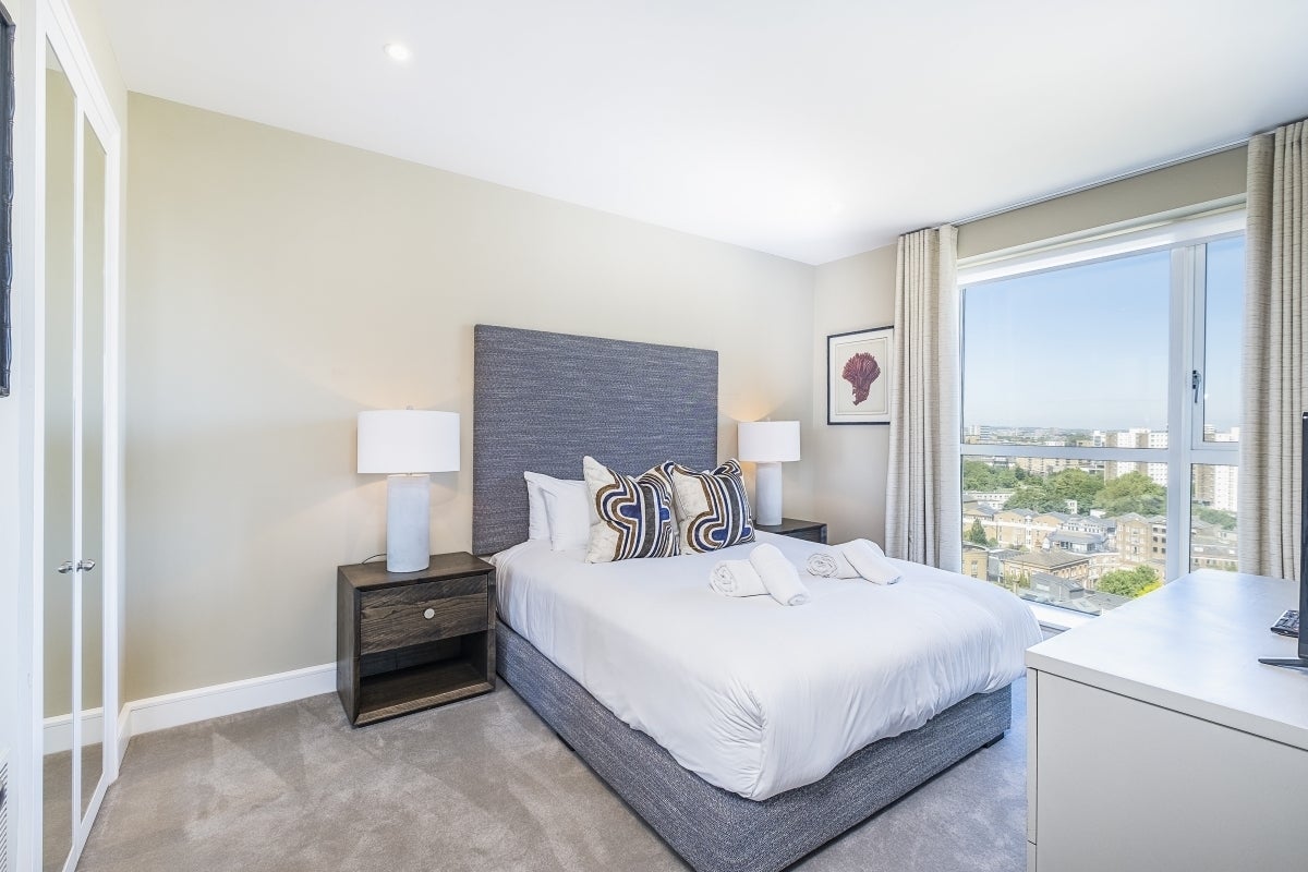 Flat Westferry Circus in Greater London