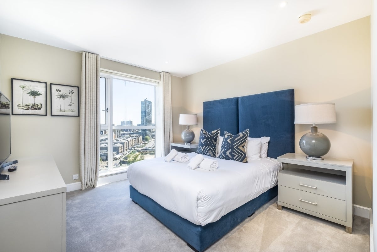 Flat Westferry Circus in Greater London