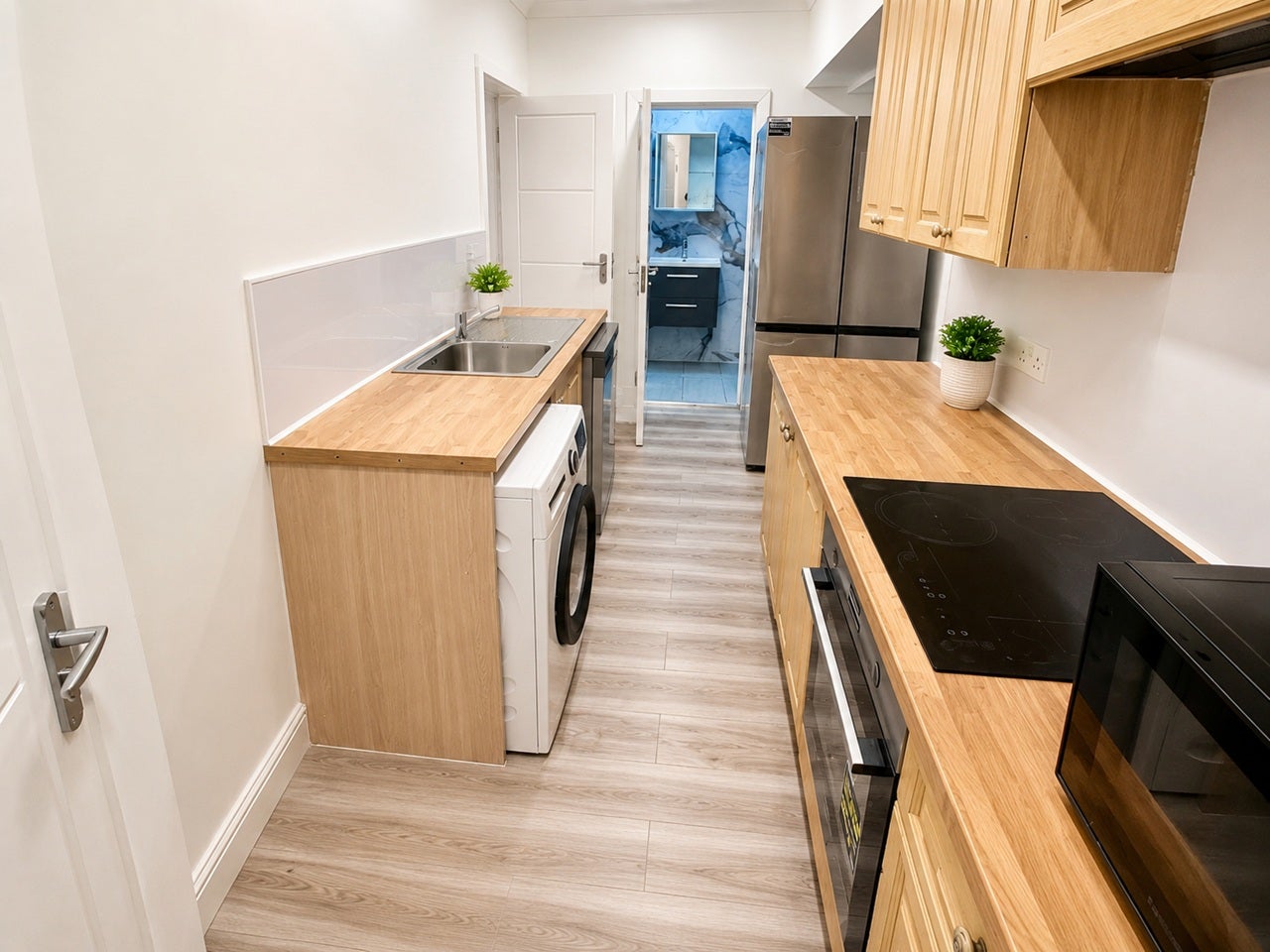 Flat Holt Road in Greater London