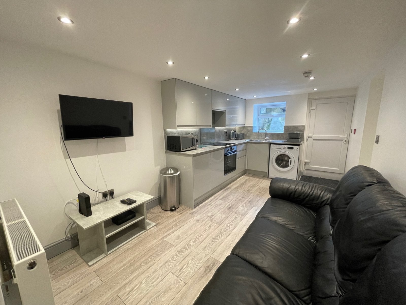 Flat Kirkstall Lane in Leeds