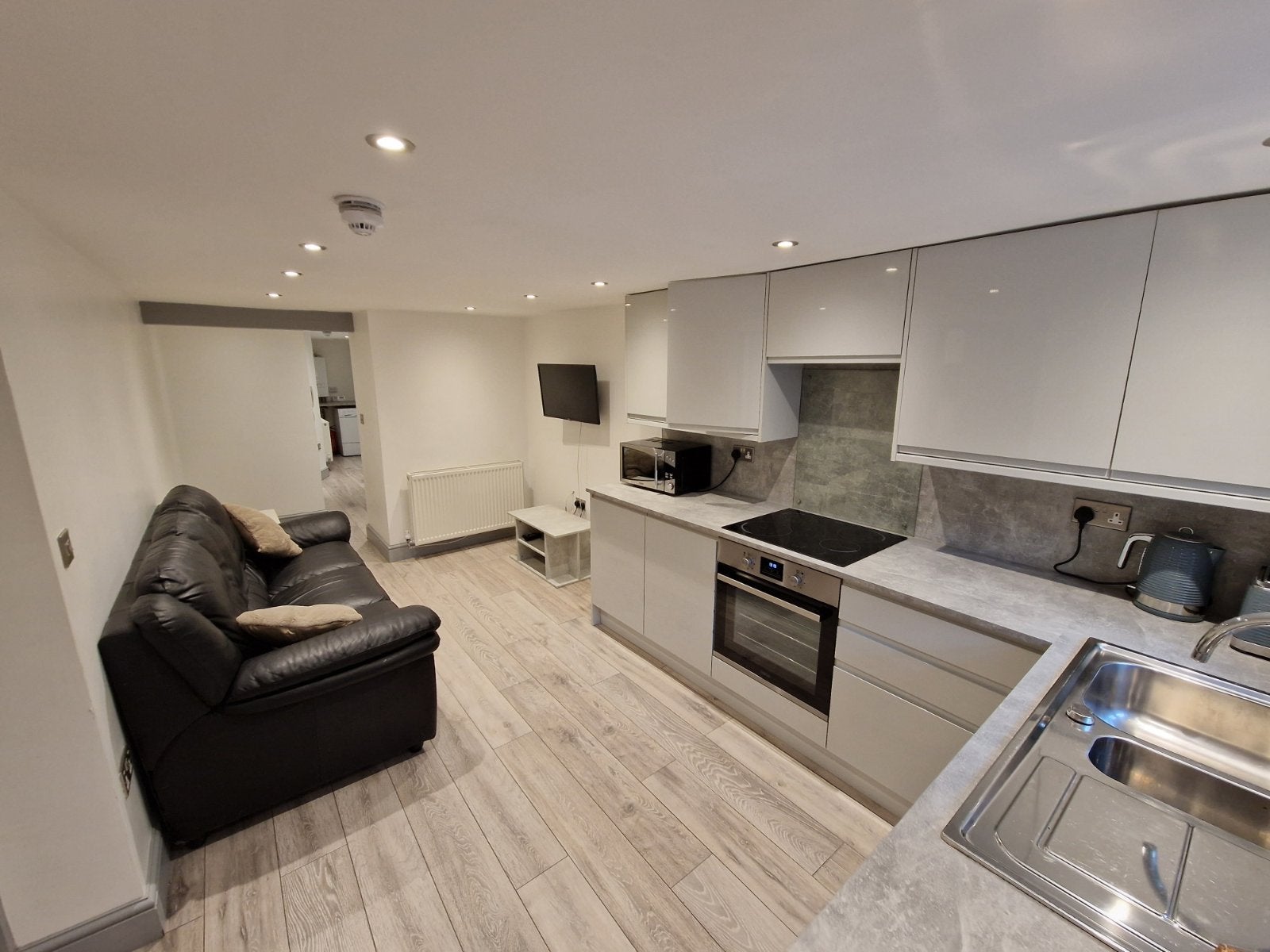 Flat Kirkstall Lane in Leeds