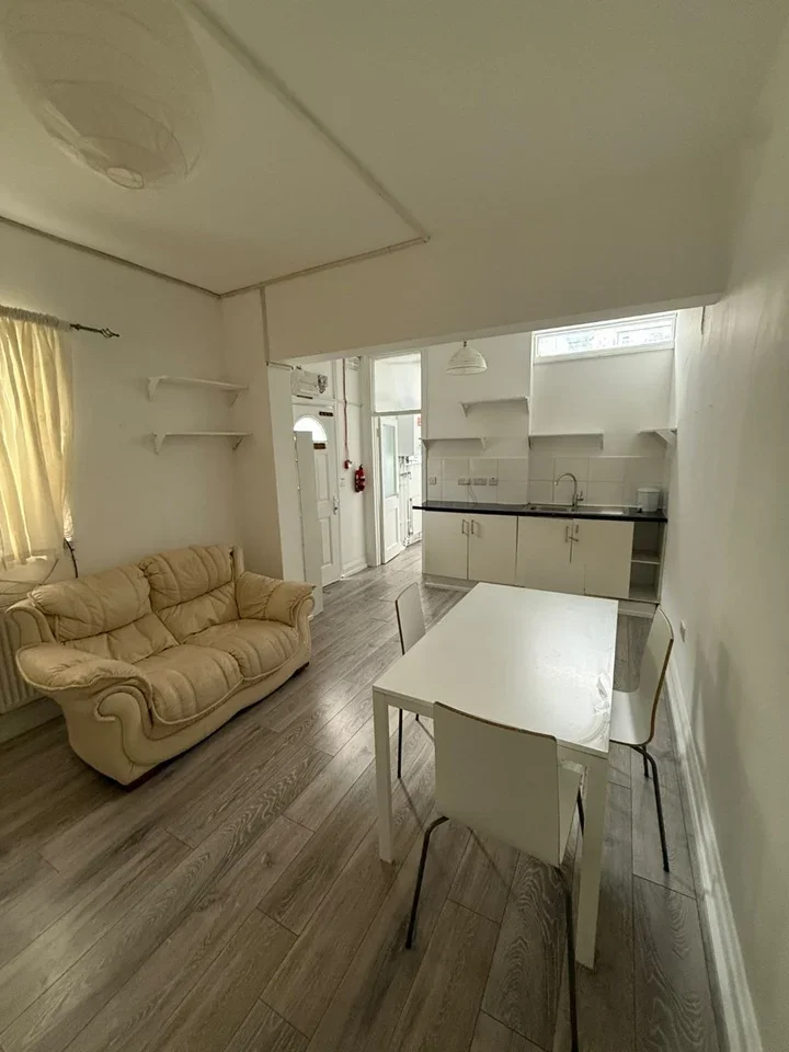 Flat Sevington Road in Greater London