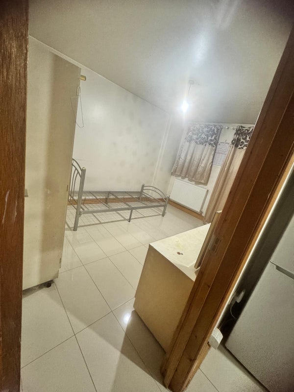 Room High Street North in Greater London