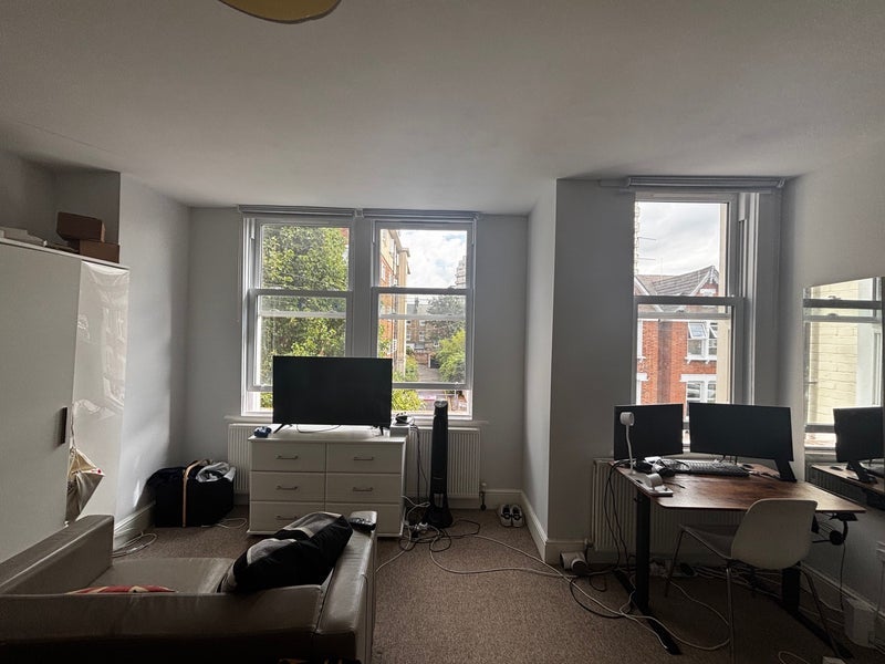 Room Stirling Road in Greater London