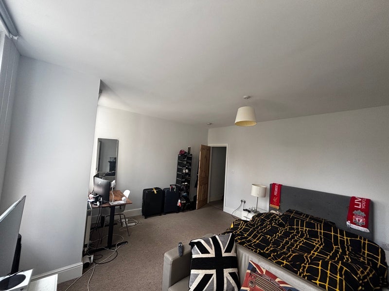 Room Stirling Road in Greater London
