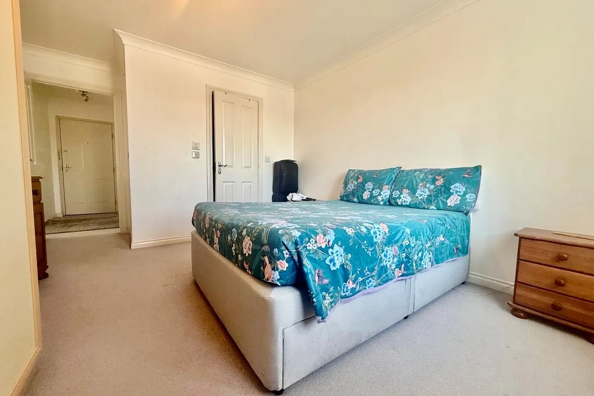 Flat Taverners Way in Hoddesdon