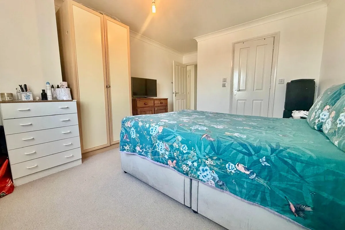 Flat Taverners Way in Hoddesdon