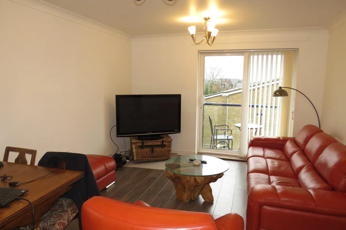 Flat Taverners Way in Hoddesdon