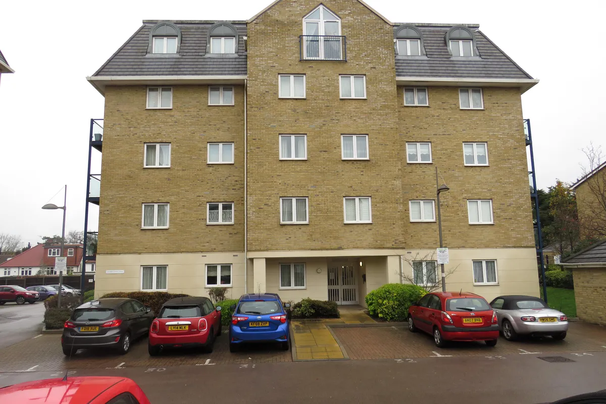 Flat Taverners Way in Hoddesdon