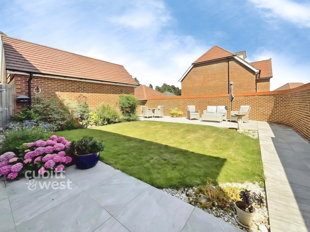 House Dukes Place in Hurstpierpoint and Sayers Common